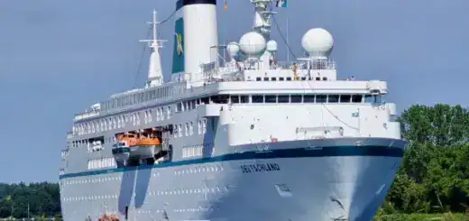 Traumschiff MS Deutschland (Phoenix Reisen)